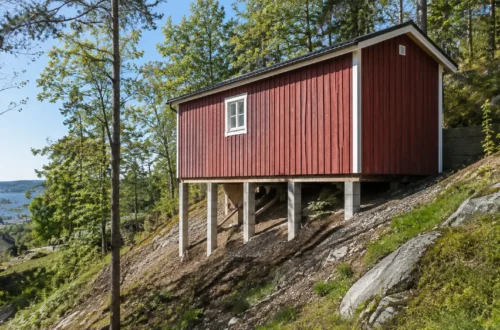 Friggebod på ojämn mark